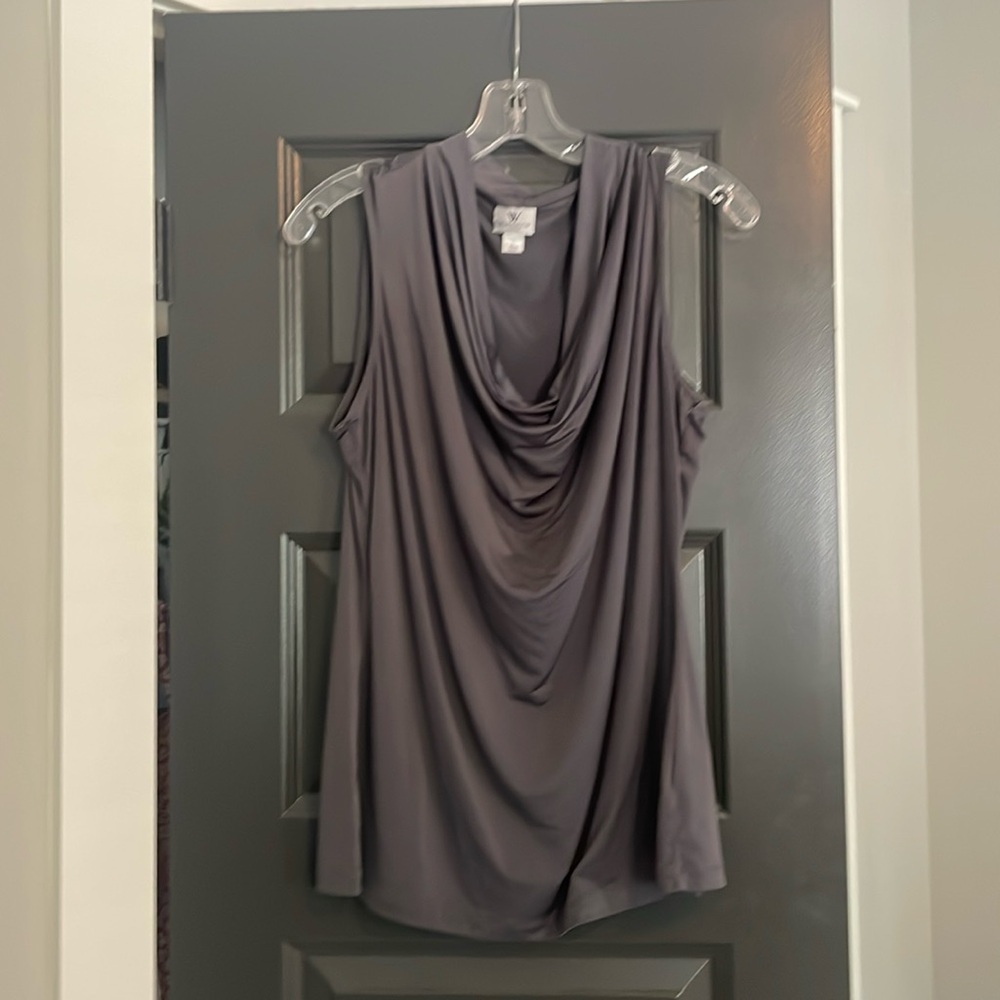 gray scoop neck shell
